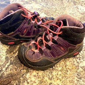 Keen waterproof hiking boots Toddler sz10 EUC